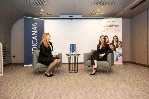Demet Şener D&uuml;nya Kadınlar G&uuml;n&uuml; etkinliğinde anne olmanın g&uuml;c&uuml;n&uuml; anlattı

