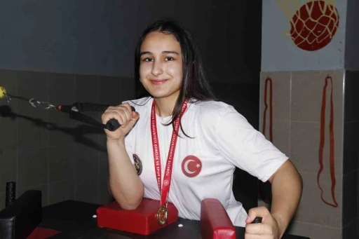 Demir bilek Rabia’nın hedefi dünya şampiyonluğu
