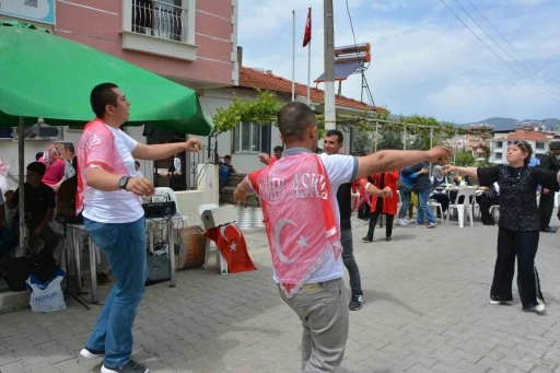 Demirci’de 5 genç için temsili askerlik eğlencesi düzenlendi
