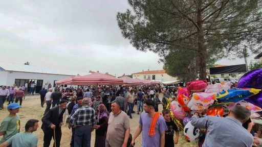 Demirci’de geleneksel yağmur duası ve hayır yemeğine yoğun katılım
