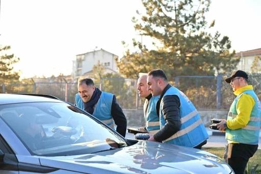 Demirci&rsquo;de iftar saatine yolda yakalanan s&uuml;r&uuml;c&uuml;lere iftariyelik ikramı
