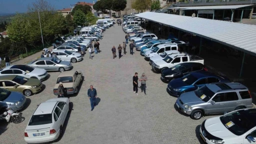 Demirci&rsquo;de klasik otomobil r&uuml;zgarı
