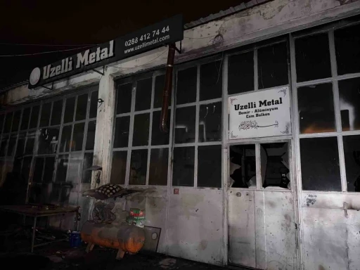 Demirci d&uuml;kkanında patlama: 1 &ouml;l&uuml;, 2 yaralı
