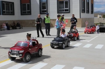 Demirözü’nde Karayolu Trafik Haftası çeşitli etkinliklerle kutlandı
