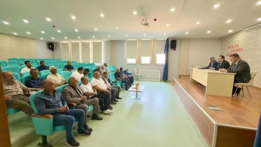 Demir&ouml;z&uuml;&rsquo;nde muhtarlarla değerlendirme toplantısı yapıldı

