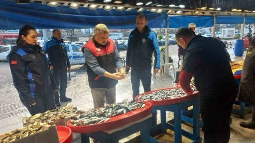 Denetim geldi, gerçek ortaya çıktı: Tezgahtaki balık &quot;kolyoz&quot; çıktı
