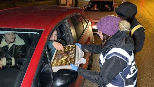 Denetime girenler ceza yerine &ccedil;ikolata yedi
