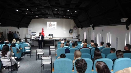 Denetimli Serbestlik M&uuml;d&uuml;rl&uuml;ğ&uuml;&rsquo;nden &ccedil;ocuklara ve ailelere anlamlı seminer: "Aile bizim sığınağımız ve kalemizdir"
