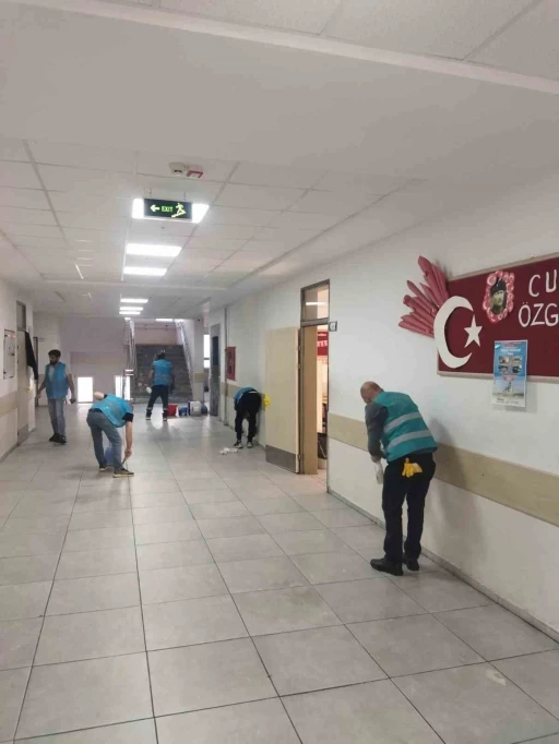 Denetimli serbestlik yükümlüleri, ara tatilde okulları yeniledi
