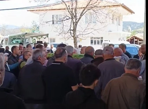 Denetimli serbestlikteki arkadaşı tarafından &ouml;ld&uuml;r&uuml;len gurbet&ccedil;i son yolculuğuna uğurlandı
