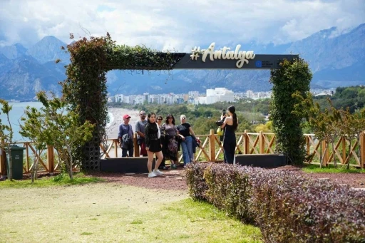 Deniz, güneş ve bayram sevinci Antalya’da buluştu

