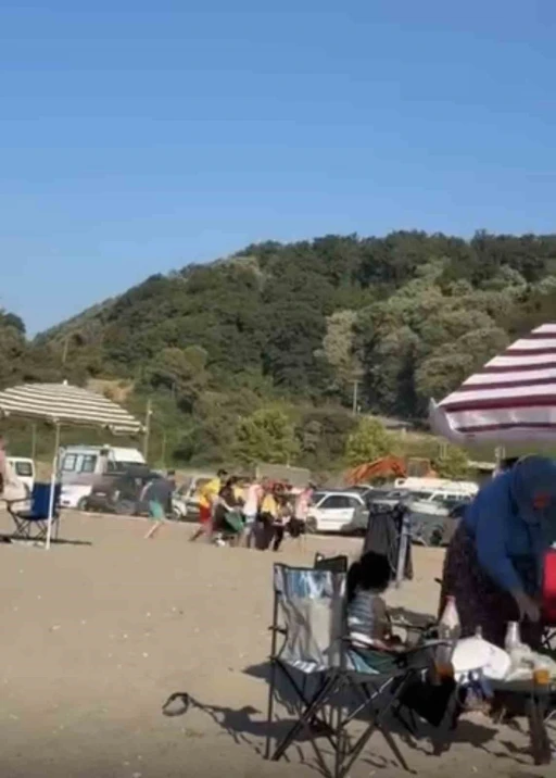 Denizde boğulma tehlikesi ge&ccedil;iren kişiyi vatandaşlar kurtardı
