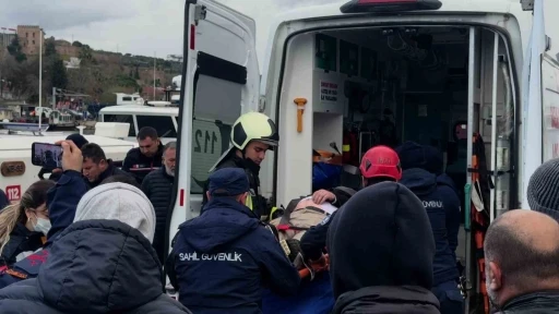 Denizde &ccedil;ırpınan vatandaş sahil g&uuml;venlik ekiplerince kurtarıldı
