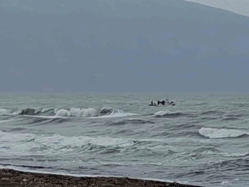 Denizde korku dolu anlar: 4 gen&ccedil; boğulma tehlikesi ge&ccedil;irdi
