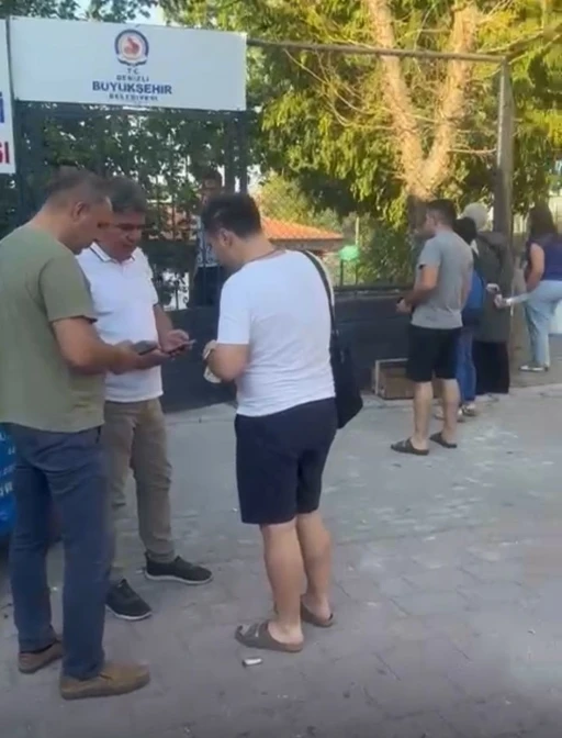 Denizli Büyükşehir Belediyesi sporcuların ailelerini sahaya almadı
