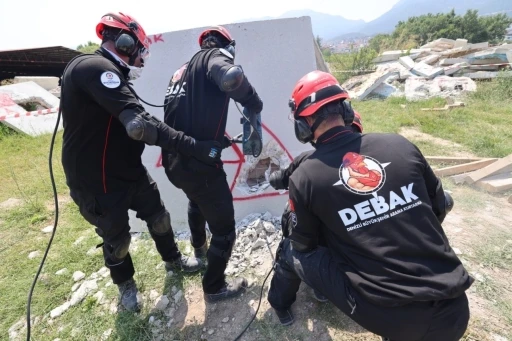 Denizli B&uuml;y&uuml;kşehir&rsquo;in g&ouml;n&uuml;ll&uuml; ekibi artık T&uuml;rkiye&rsquo;nin afetlerinde g&ouml;rev alacak

