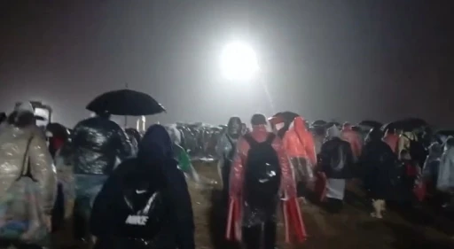 Denizli Büyükşehre konser tepkisi; &quot;Çalgıyı da beceremediniz, milyonlar çöpe gitti&quot;
