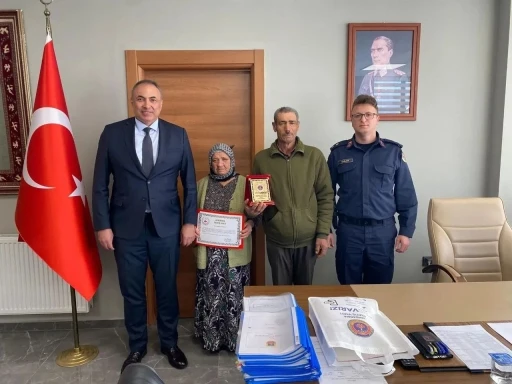 Denizli&rsquo;de 3 kadın gayrimenkul&uuml;n&uuml; jandarmaya bağışladı
