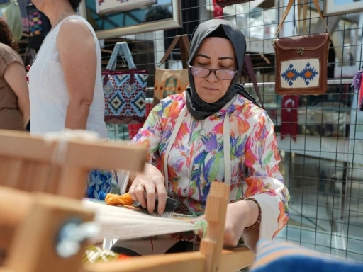 Denizli&rsquo;de el sanatları kursiyerlerinin el emeği eserleri g&ouml;r&uuml;c&uuml;ye &ccedil;ıktı
