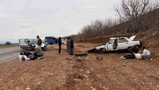 Denizli&rsquo;de iki ayrı trafik kazasında 8 kişi yaralandı
