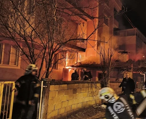 Denizli&rsquo;de odunluk yangını korkuttu
