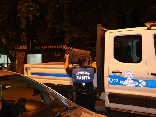 Denizli&rsquo;de zabıta ekiplerinden seyyar satıcı operasyonu
