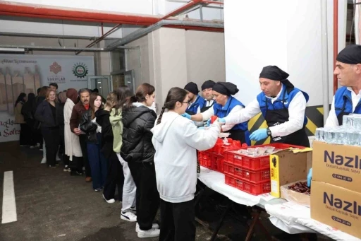 Denizli OSB&rsquo;nin geleneksel iftar sofrasında 3 bin &ouml;ğrenci buluştu
