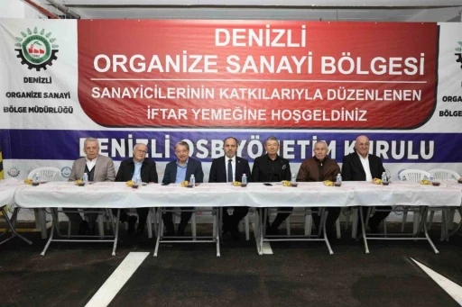 Denizli OSB Y&ouml;netim Kurulu Başkanı Baltalı ve iş insanları iftarda &ouml;ğrencilerle buluştu

