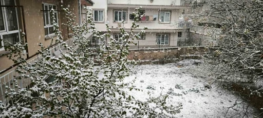Denizli’ye Nisan ayında kar bereketi
