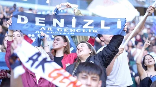 Denizlili gen&ccedil;ler &lsquo;Bir Gen&ccedil;lik Ş&ouml;leni&rsquo;ne damga vurdu
