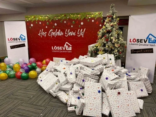 Denizlili L&ouml;semi tedavisi g&ouml;ren &ccedil;ocukların yeni yıl hayalleri ger&ccedil;eğe d&ouml;n&uuml;ş&uuml;yor
