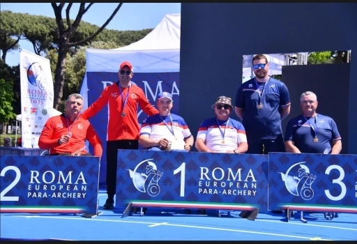 Denizlili milli sporcu Roma&rsquo;da iki g&uuml;m&uuml;ş madalya kazandı
