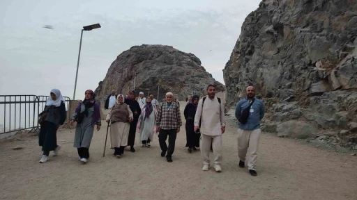 Denizlili umreciler Hira Nur Dağında manevi iklimi yaşadı
