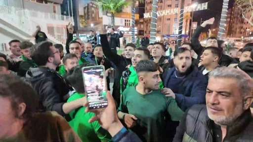 Denizlispor’da başkan açlık grevini sonlandı, taraftar destek için bir araya geldi
