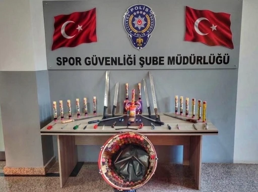 Deplasman otob&uuml;s&uuml;nden adeta cephanelik &ccedil;ıktı

