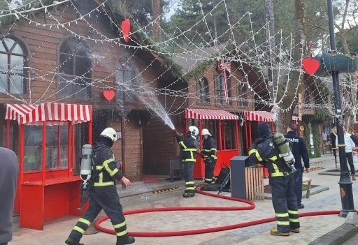 Depo olarak kullanılan kul&uuml;bede yangın
