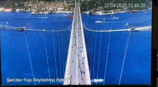 Deprem anı 15 Temmuz Şehitler Köprüsü’nün kamerasına yansıdı
