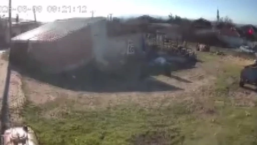 DEPREM ANINDA B&Uuml;Y&Uuml;K BİR G&Uuml;R&Uuml;LT&Uuml; VE PATLAMA YAŞANDI