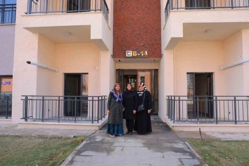 Deprem konutlarını gezenler: &quot;Çok güzel dört dörtlük, hoşumuza gitti&quot;
