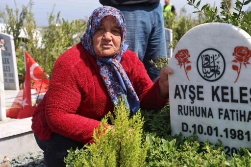 Deprem mezarlığında gözyaşlarıyla geçen Ramazan Bayramı
