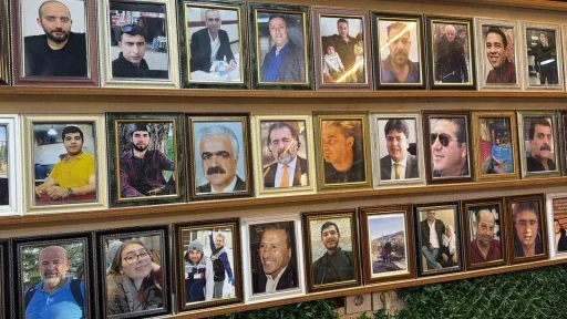 Deprem şehitlerinin fotoğrafları 3 yıldır &ccedil;ay ocağının duvarında asılı
