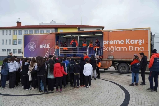 Deprem Sim&uuml;lasyon Tırı Atakum&rsquo;da
