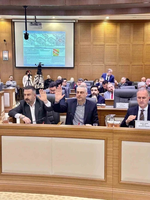 Deprem &uuml;zerinden siyaset yapanlara eleştiri: "Devlet ilk andan itibaren, t&uuml;m kademeleriyle sahadaydı"
