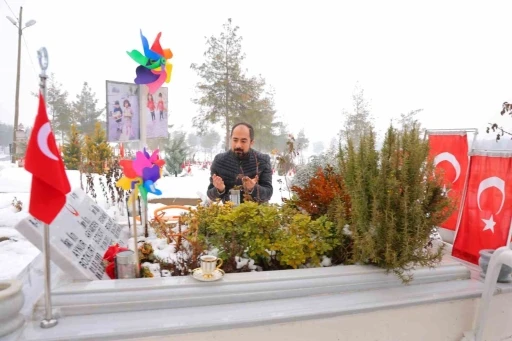 Depremde eşi ve 2 &ccedil;ocuğunu kaybeden baba: "Bir acının bek&ccedil;isi oldum, varken kıymet bilin"
