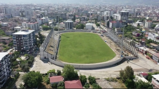 Depremde hasar alan 7 Ocak Stadyumu, yeniden y&uuml;kseliyor
