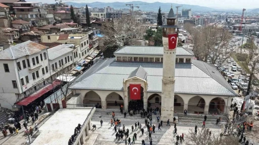 Depremde hasar g&ouml;ren 583 yıllık Ulu Cami yeniden ibadete a&ccedil;ıldı
