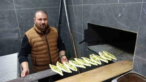 Depremde iş yeri yıkılan esnaf a&ccedil;tığı işletmeyle hayata tutundu
