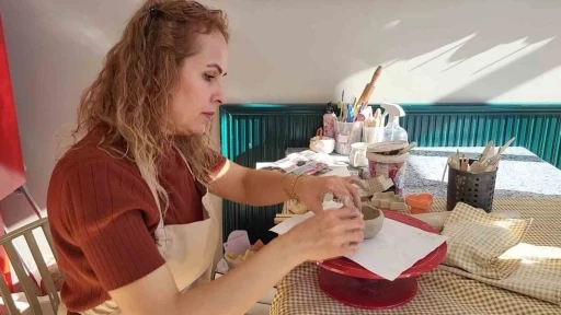 Depremde yaşadıklarını unutmak i&ccedil;in sanata y&ouml;neldi
