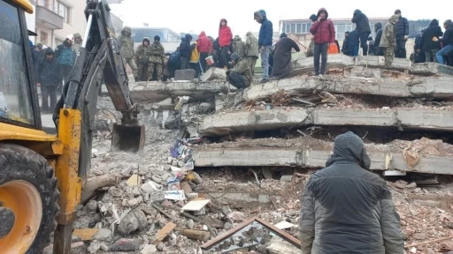 Depremde yıkılan pasaj davasında beraat kararı
