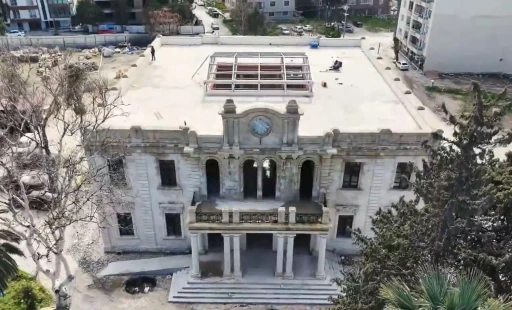 Depremde zarar g&ouml;ren tarihi valilik binası aslına uygun şekilde inşa ediliyor
